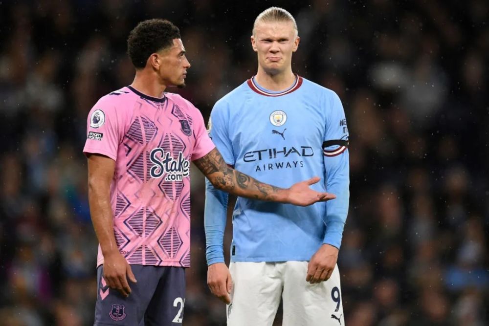  曼城轮换阵容仍强势，斯特林戴帽助球队大胜  